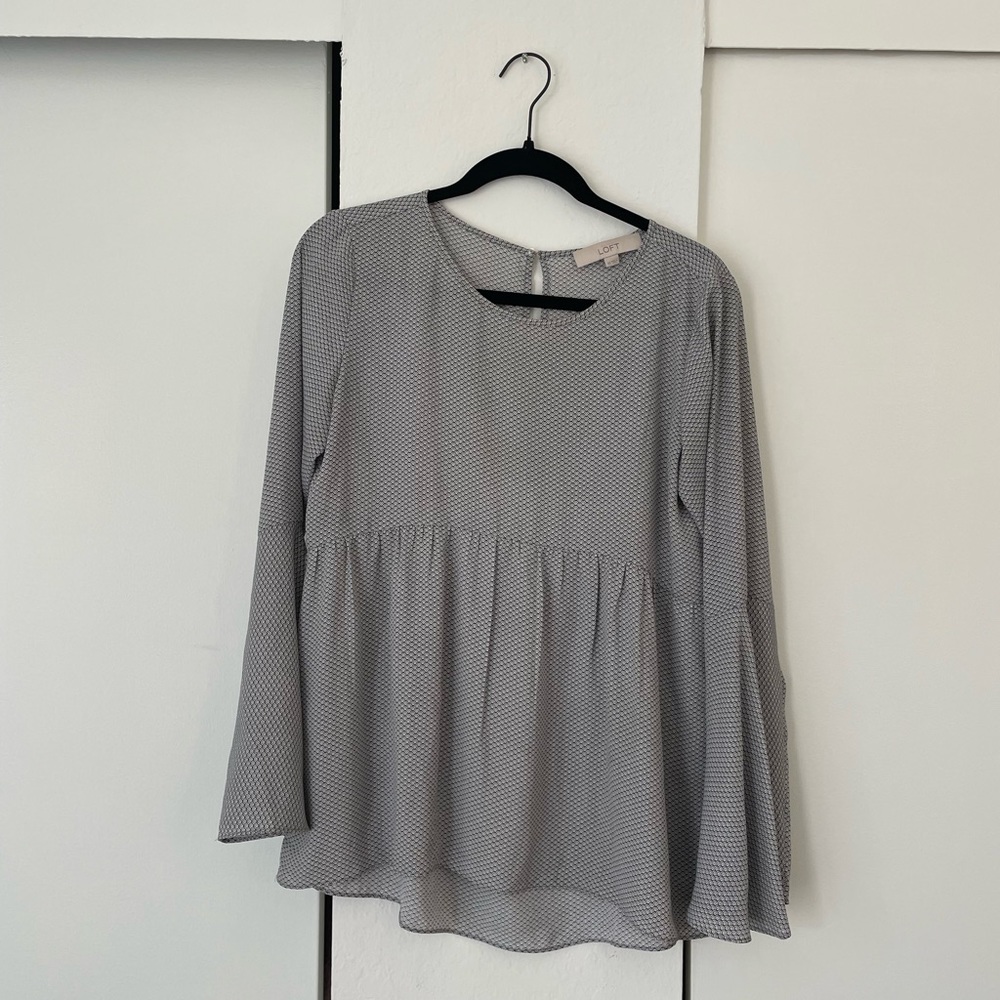 Ann Taylor Loft blouse. Size xs. Grey and white print.